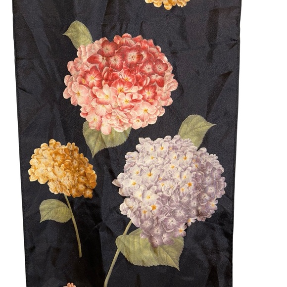 Echo vintage silk rich black hydrangeas oblong scarf NEW NWT - Picture 2 of 4